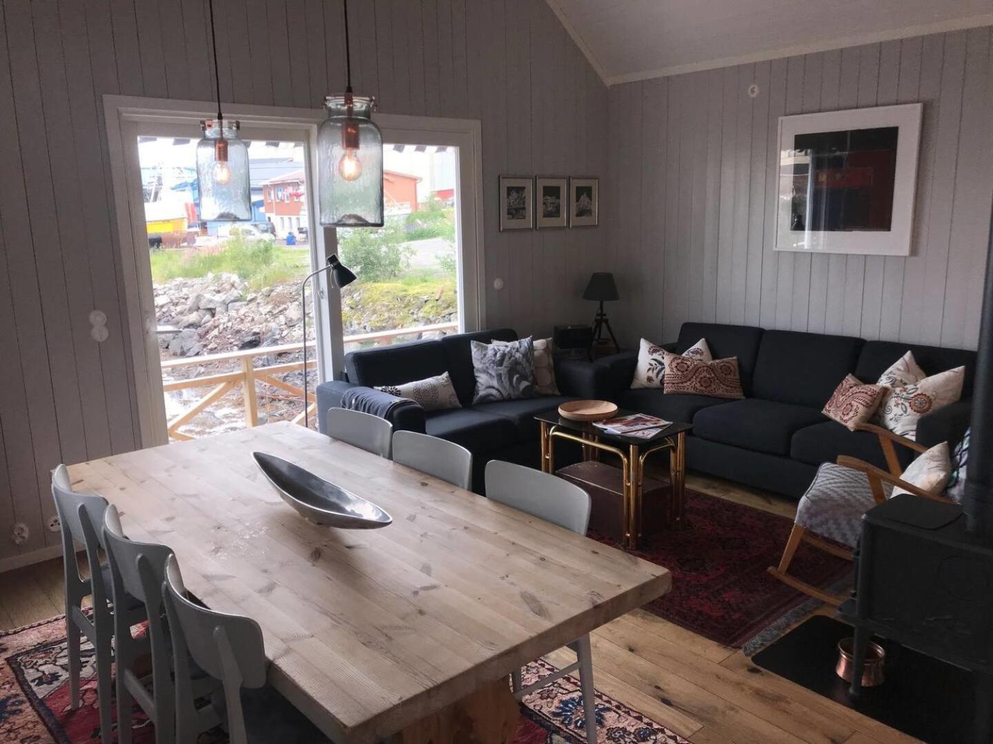 Nora'S Waterfront Cabin Svolvaer Exterior photo
